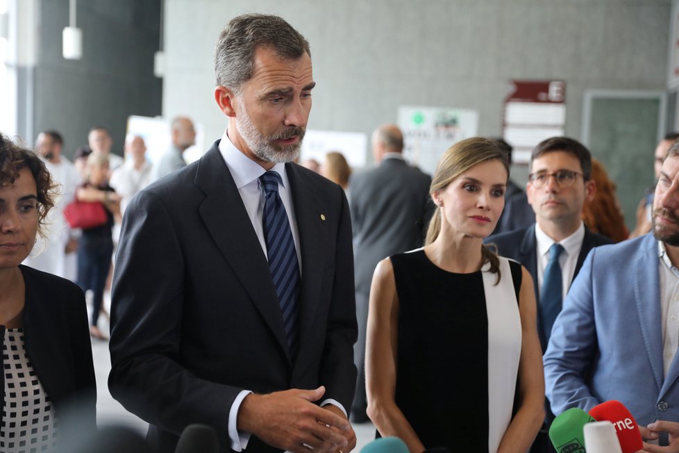 Španělský král Felipe VI. navštívil zraněné po útoku v Barceloně