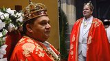 Romští „poddaní“ zuří. Jejich král Róbert I. se odmítá vzdát trůnu