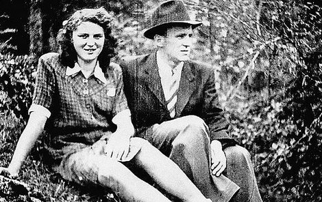 Josef Hasil se svou snoubenkou Marií Vávrovou. Pouhé tři týdny před svatbou byl ženich zatčen.