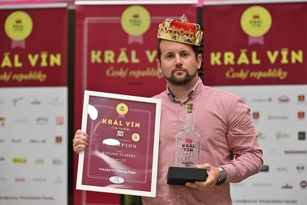 Korunovace reprezentanta Vinařství Filip Mlýnek za Championa soutěže.