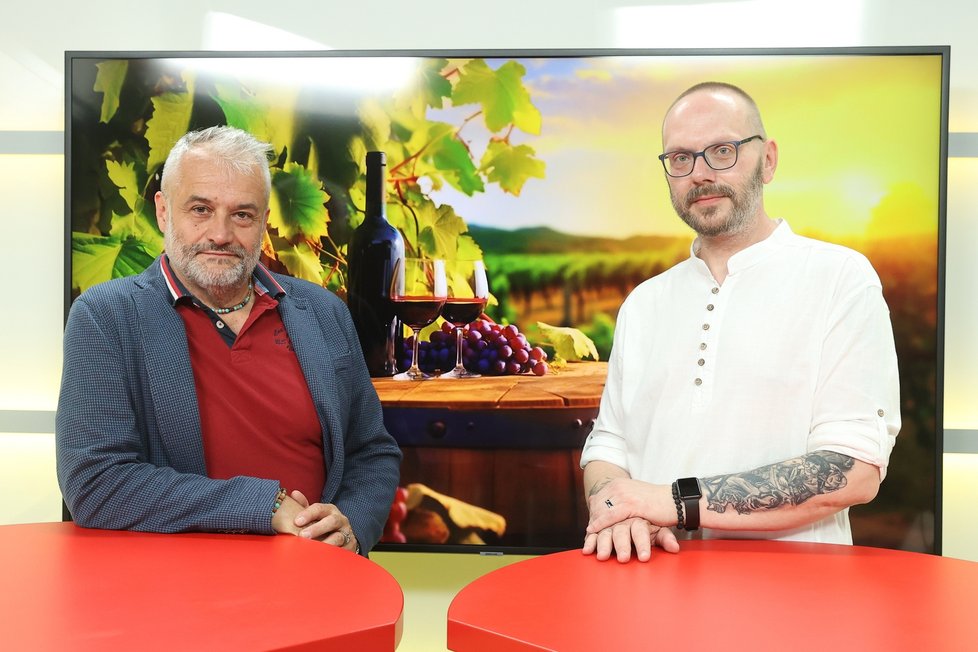 Publicista, ale i hodnotitel a zejména sommelier Branko Černý (vlevo) prozradil v Podcastu Blesku některá tajemství vína.