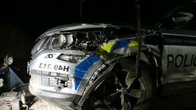 Policisté na Královéhradecku řešili několik opilých řidičů. Jeden do nich dokonce naboural.