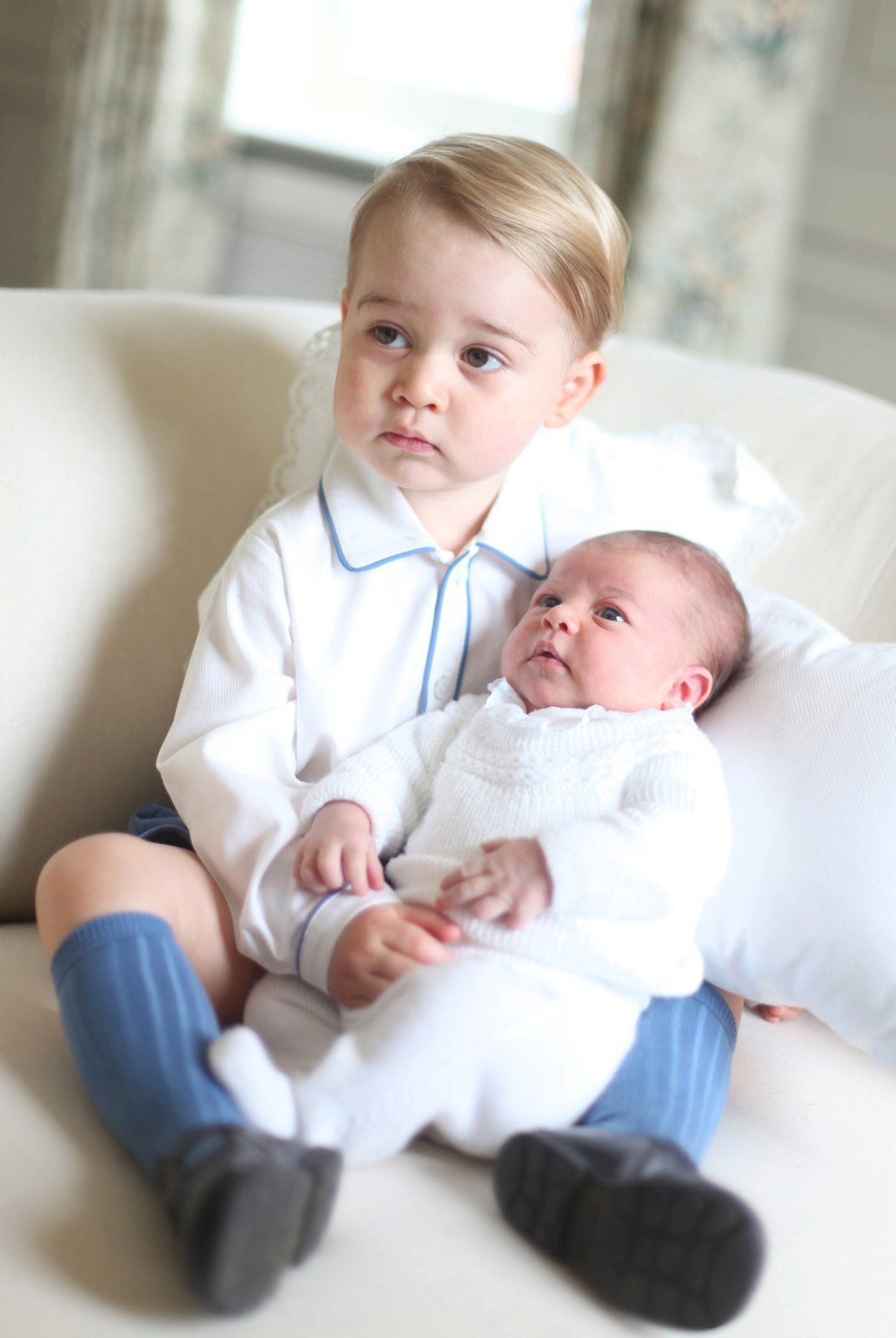 Princ George se sestřičkou