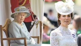 Královna Alžběta a Kate Middleton