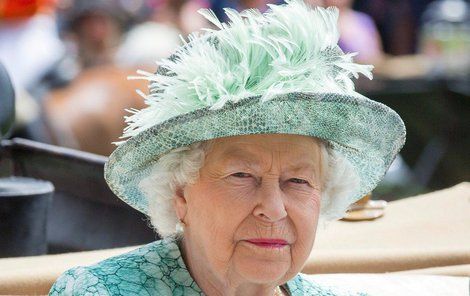 Královna Alžběta II. v Ascotu