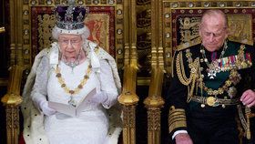Válka královny Alžběty II. proti extremismu: Konec svobody slova? ptají se britská média.