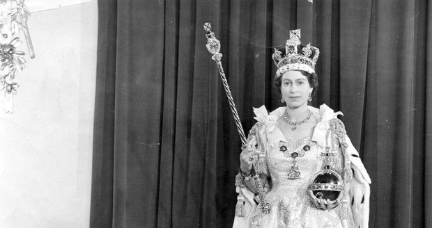 1953 - Alžběta II. je korunována královnou.