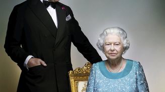 Zadržuje britská královna smích? Na veřejnost se po osmi měsících dostala fotografie, co budí otázky