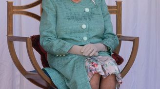 Britská královna nejspíše přijde kvůli koronaviru o miliony liber