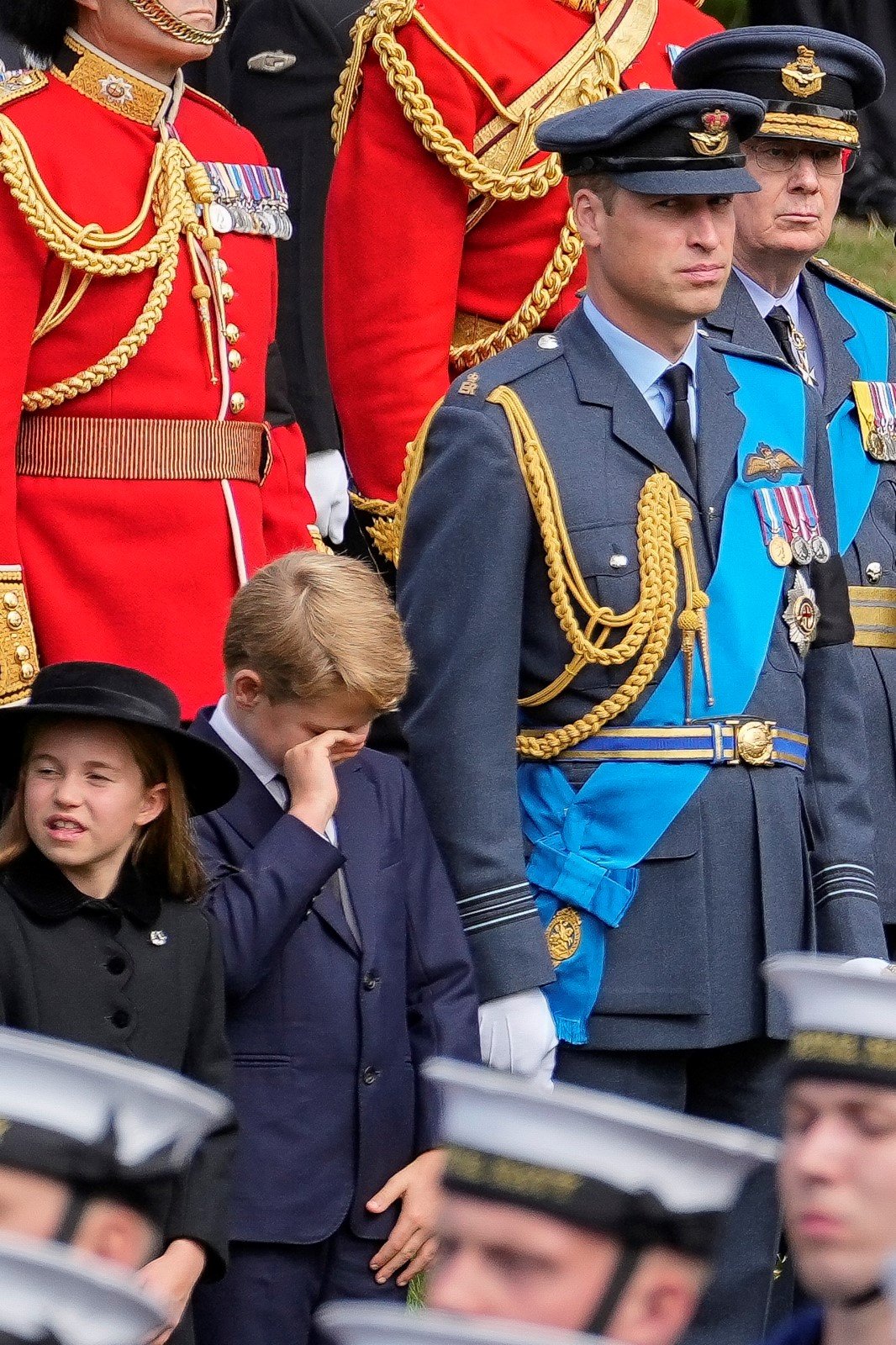 Pohřeb královny Alžběty II.  - princ George plakal