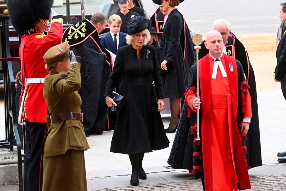 Královna Camilla dorazila do Westminsteru.