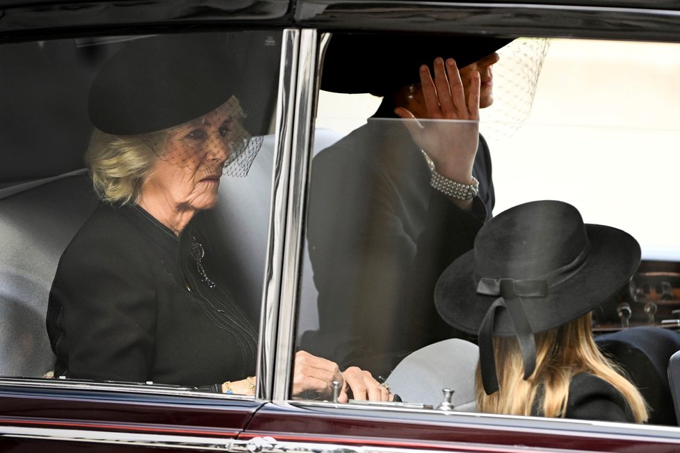 Pohřeb královny Alžběty II. - královna Camilla, princezna Kate a děti