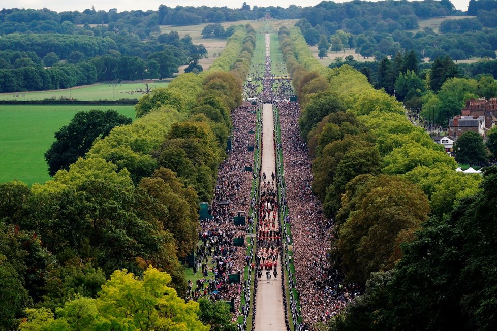 Třídu Long Walk zaplavili občané.