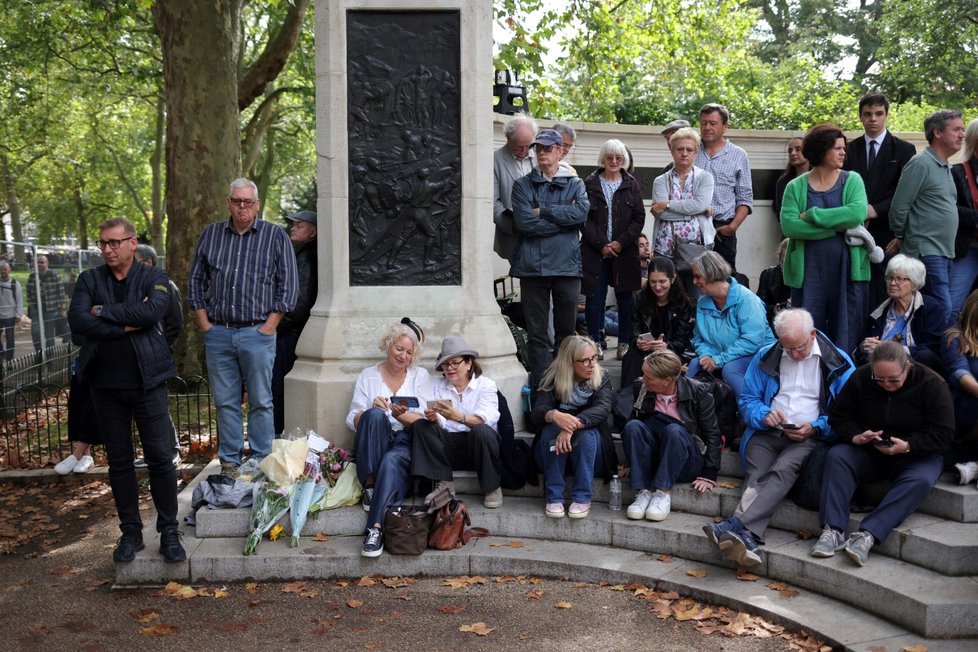 Londýn se připravuje na smuteční průvod k Westminsterskému paláci.