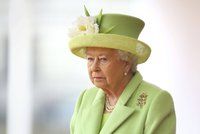 Královnu Alžbetu II. (90) chtěli zastřelit: Panovnice v ohrožení na noční procházce