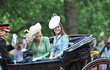 Vévodkyně Cathrerine jela v kočáru s Camillou, manželkou prince Charlese.