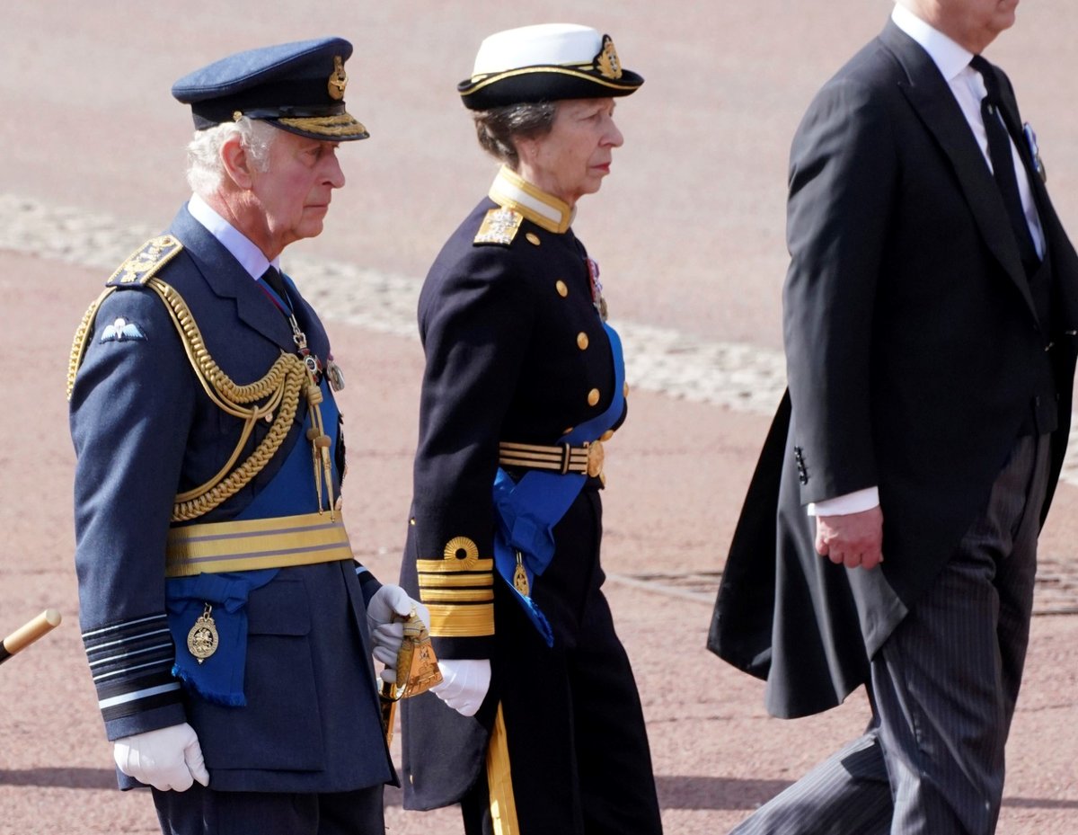 Princezna Anne a král Karel III.