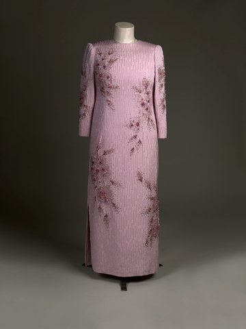 Šaty královny Alžběty II.
