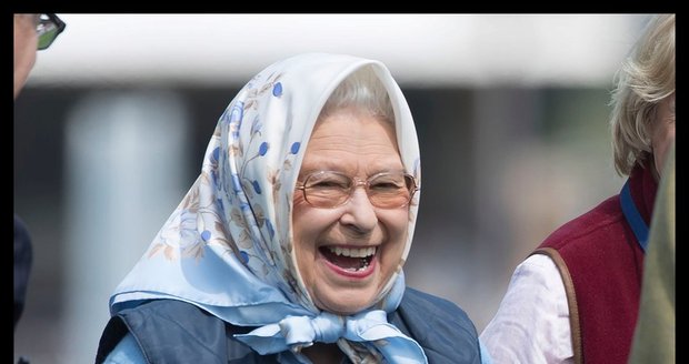 Britská královna Alžběta II. vyhrála poukaz do Teska. Měla velkou radost!