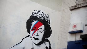 Královna Alžběta II. v podání Banksyho