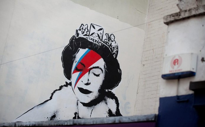 Královna Alžběta II. v podání Banksyho