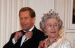 Její Veličenstvo královna Alžběta II. včera zemřela ve věku 96 let. Fanoušci Slovanu Bratislava se ale postarali o skandál, když během minuty ticha na její počest začali pískat!