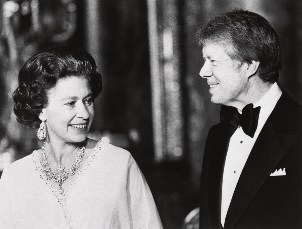 7. květen 1977: V Buckinghamském paláci s královnou a princem Philipem povečeřel také prezident Jimmy Carter