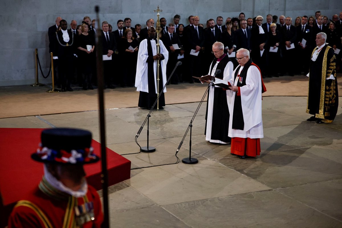 Poslední cesta královny Alžběty II. do Westminsteru