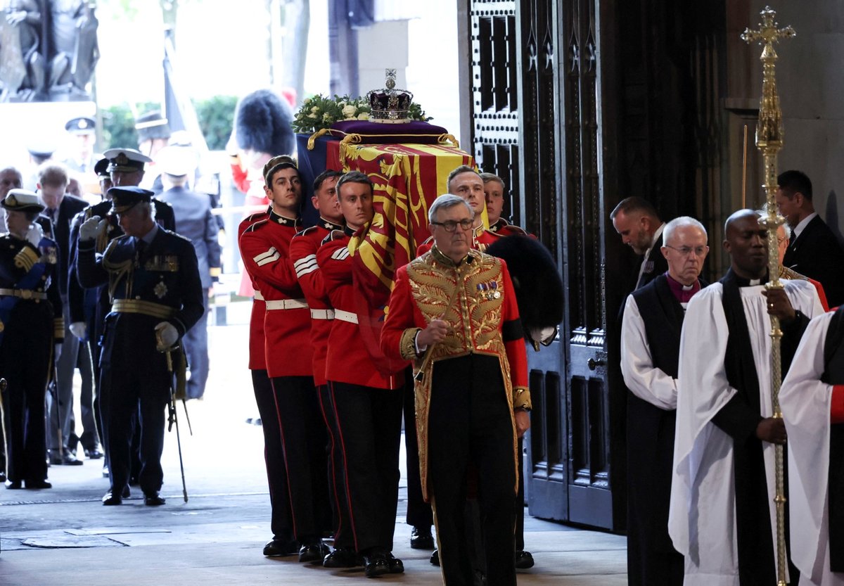 Poslední cesta královny Alžběty II. do Westminsteru