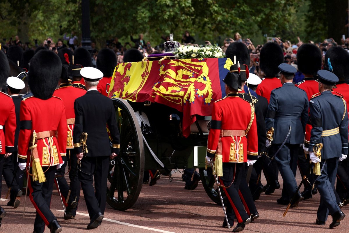 Poslední cesta královny Alžběty II. do Westminsteru