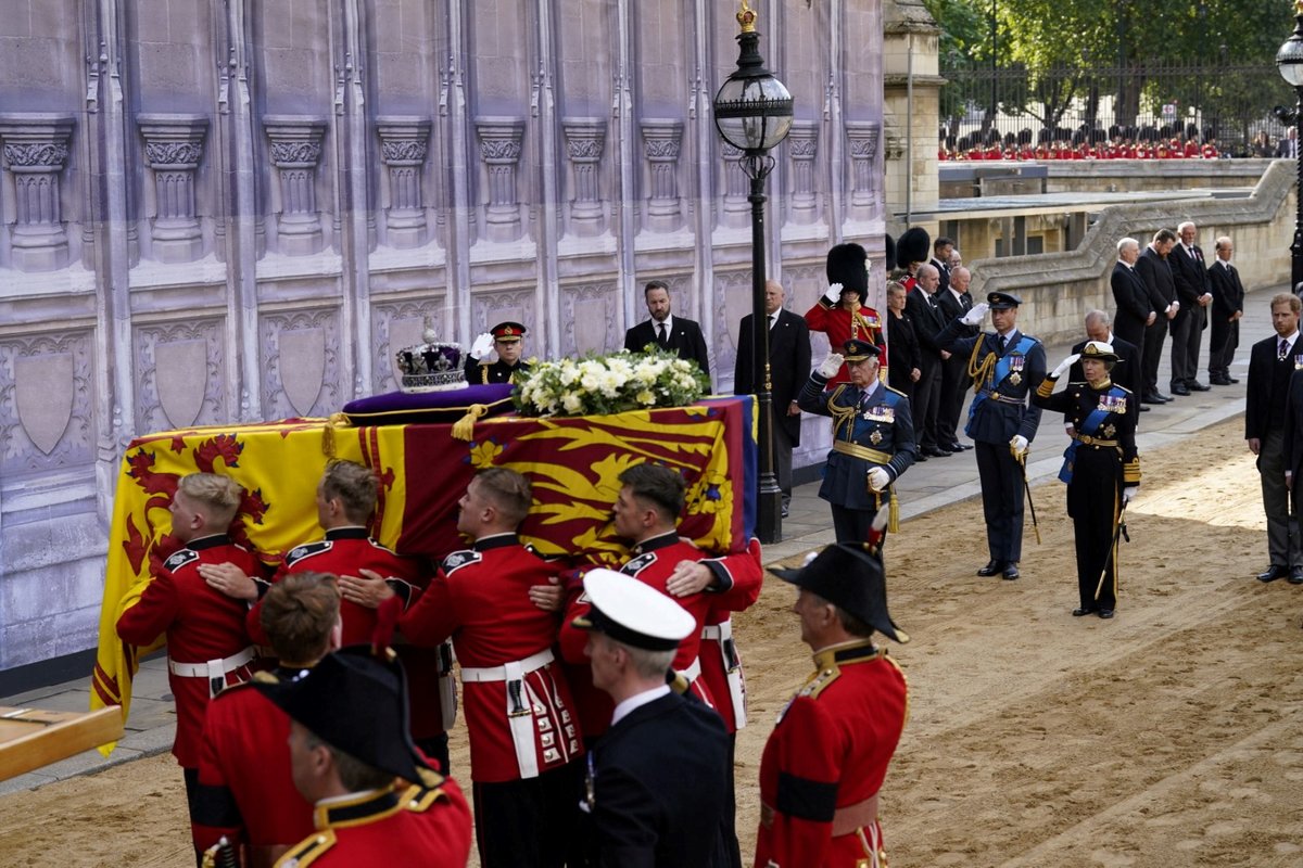 Poslední cesta královny Alžběty II. do Westminsteru