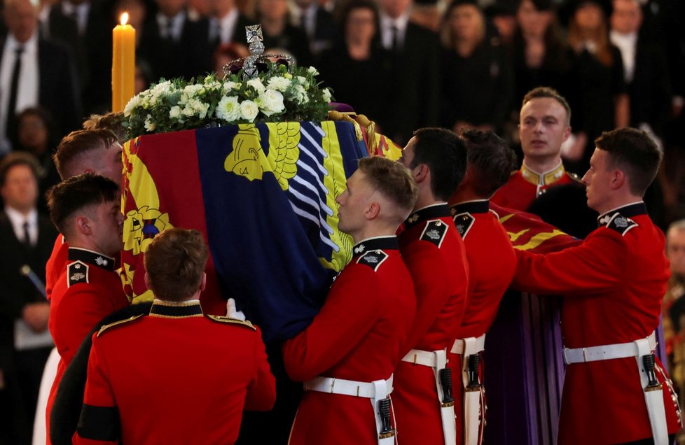 Poslední cesta královny Alžběty II. do Westminsteru