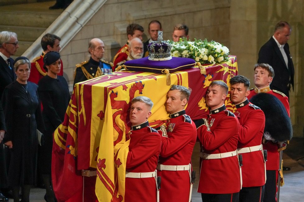 Poslední cesta královny Alžběty II. do Westminsteru