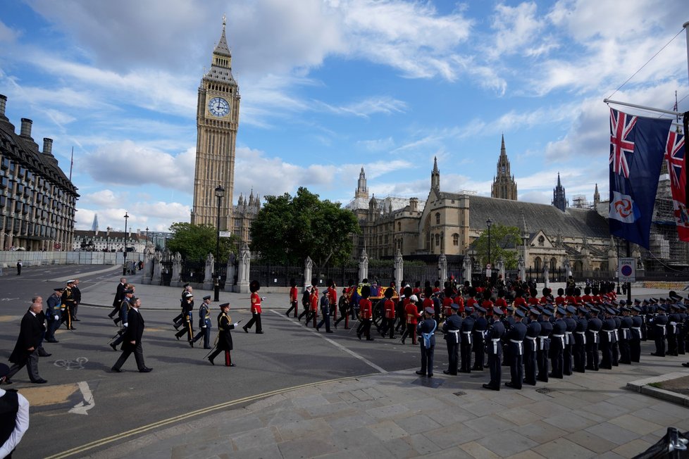 Poslední cesta královny Alžběty II. do Westminsteru