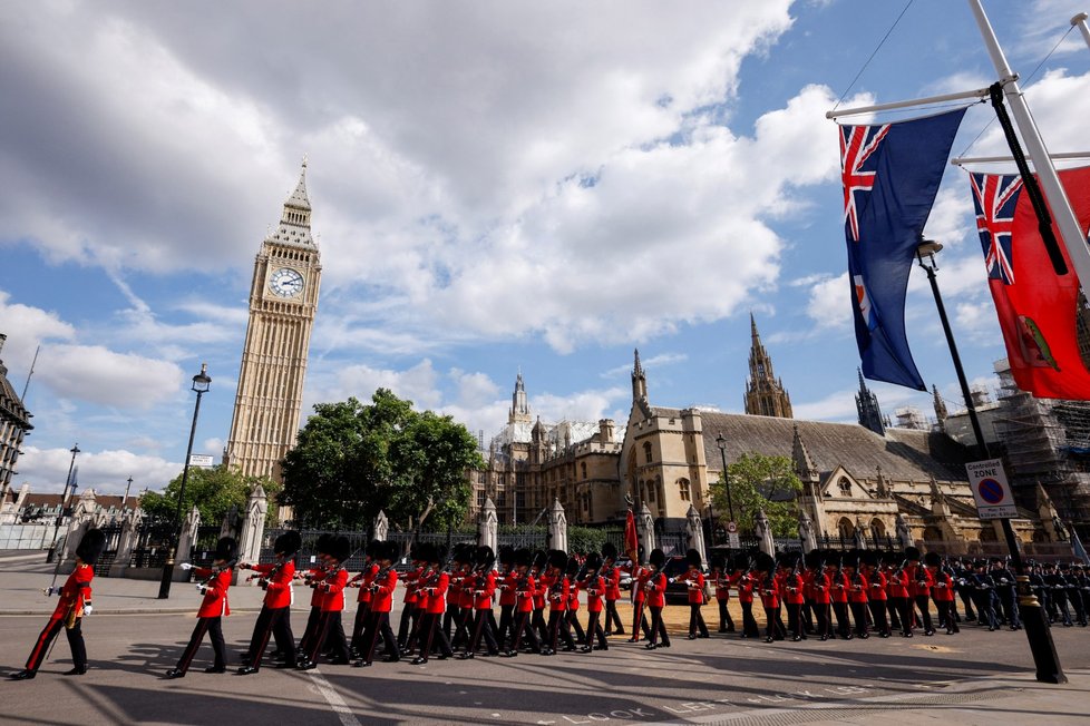 Poslední cesta královny Alžběty II. do Westminsteru