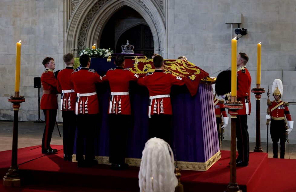 Poslední cesta královny Alžběty II. do Westminsteru