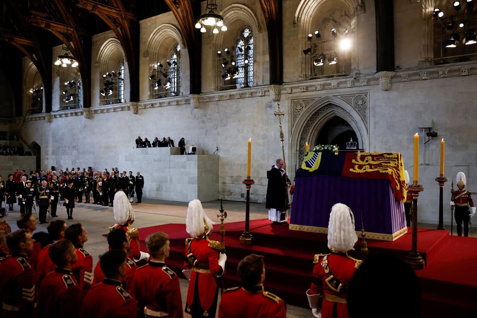 Poslední cesta královny Alžběty II. do Westminsteru