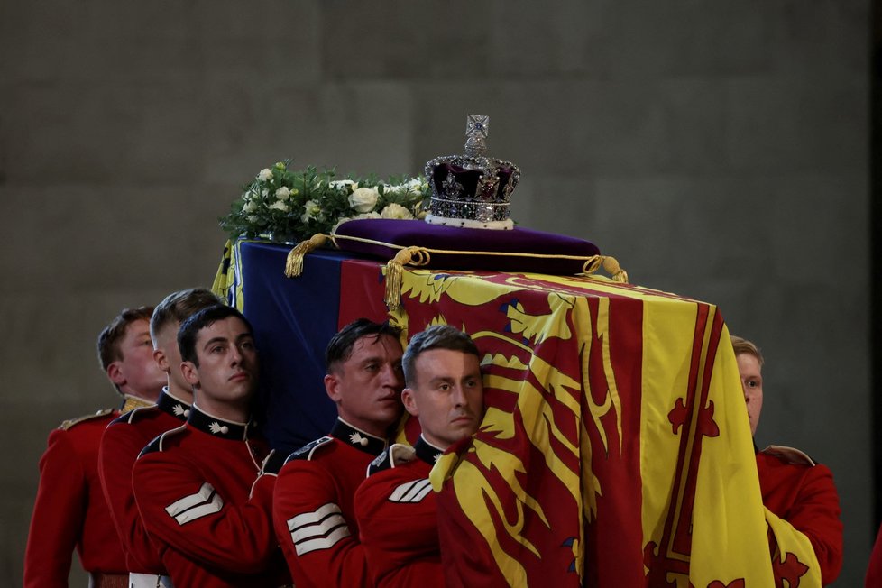 Poslední cesta královny Alžběty II. do Westminsteru