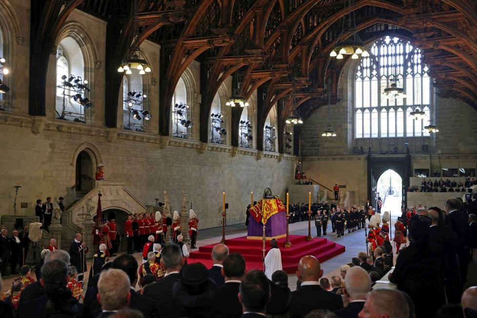 Poslední cesta královny Alžběty II. do Westminsteru