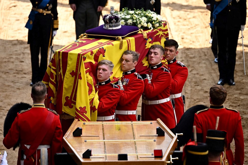 Poslední cesta královny Alžběty II. do Westminsteru