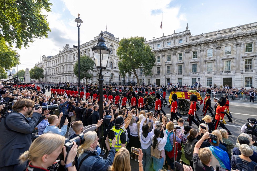 Poslední cesta královny Alžběty II. do Westminsteru