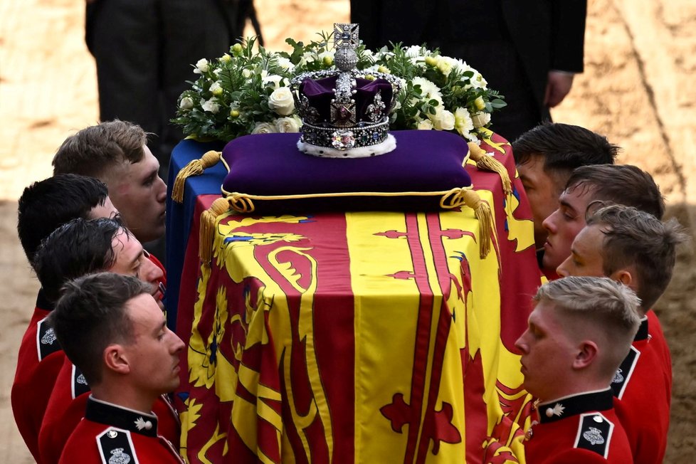 Poslední cesta královny Alžběty II. do Westminsteru