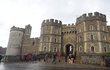 Lidé přicházejí i k hradu Windsor.