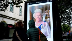 Británie truchlí po smrti královny.