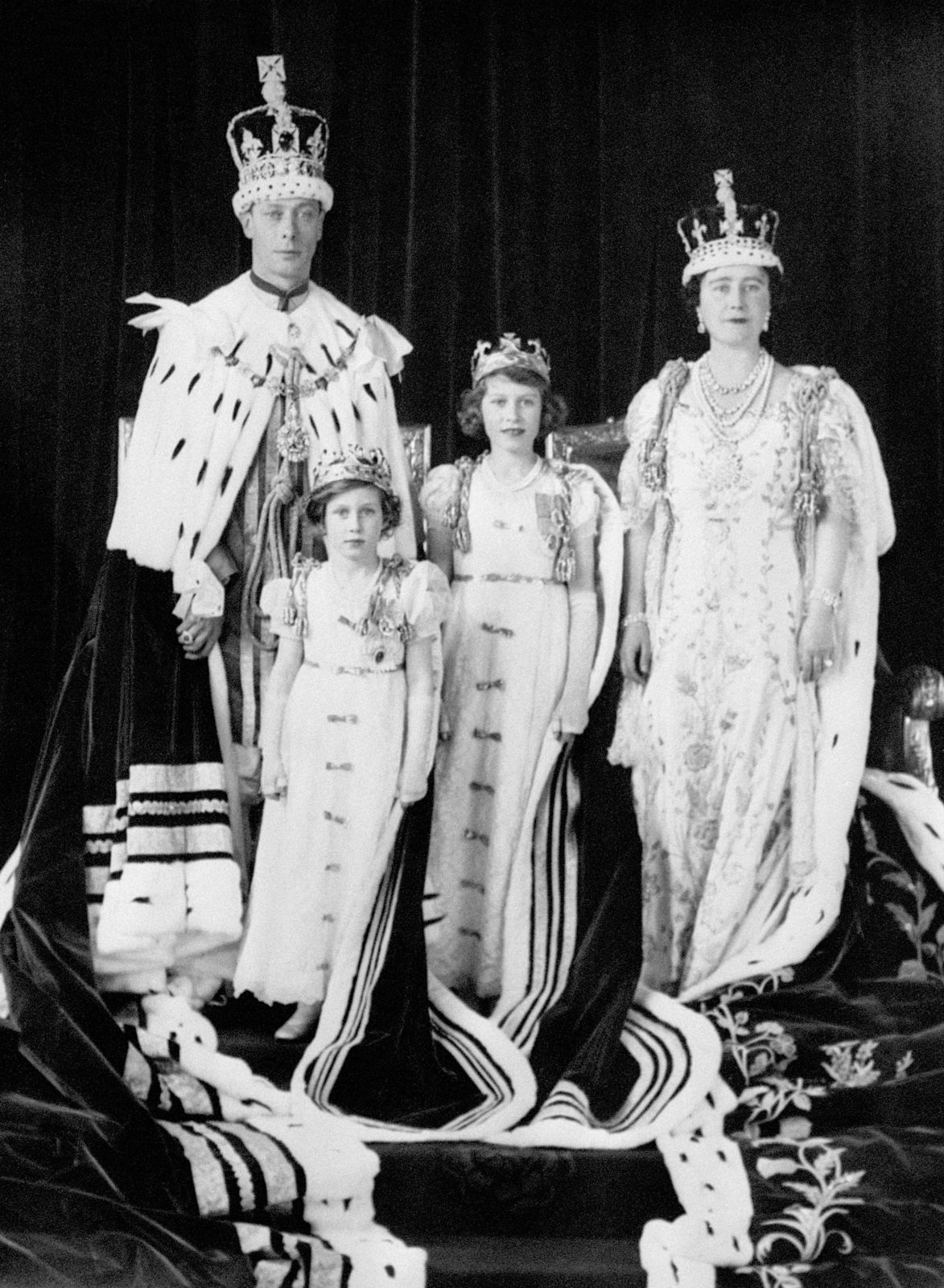 Královská rodina zveřejnila fotky královny Alžběty II. z jejího soukromého života. 