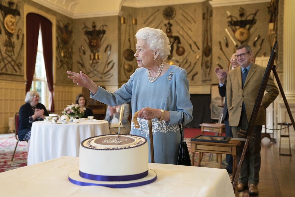 Královna Alžběta II. slaví 70 let na trůnu