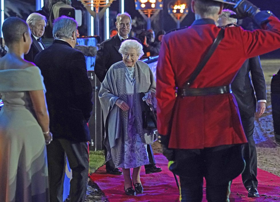Královna Alžběta II. se ukázala na veřejnosti.