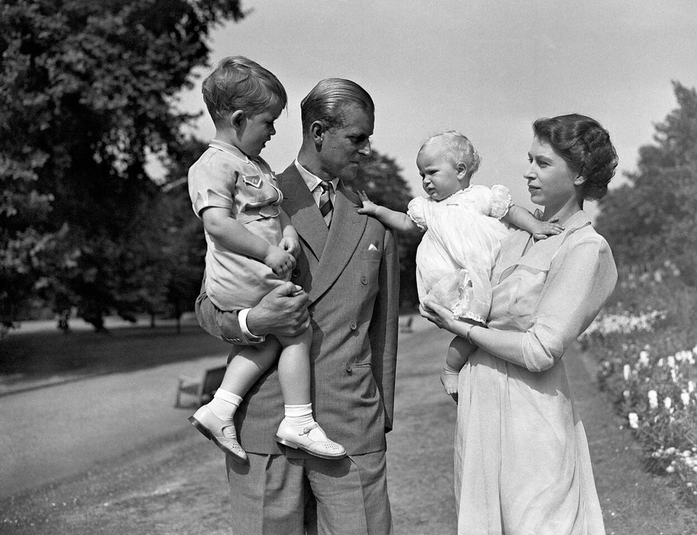 1951: Královna Alžběta II. a princ Philip se svými dětmi