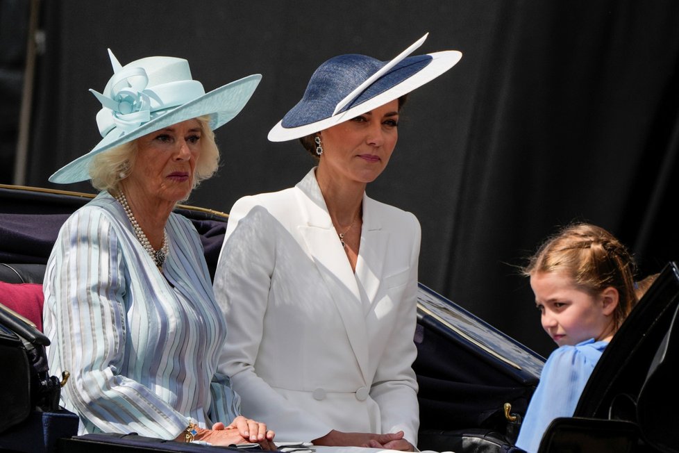Oslavy královského jubilea: Vévodkyně Kate, Charlotte a Camilla