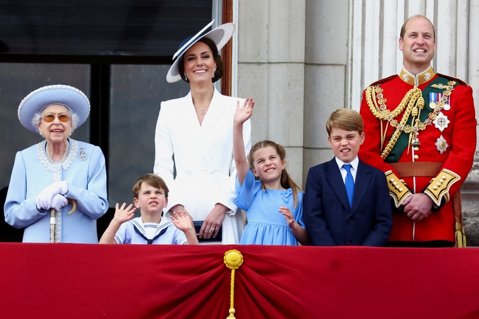 Oslavy královského jubilea: Královna, Kate, William a děti